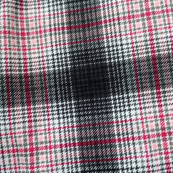 EUC L. A. Kitty Knit Plaid Capris - Women's Size Medium - Picture 4 of 5